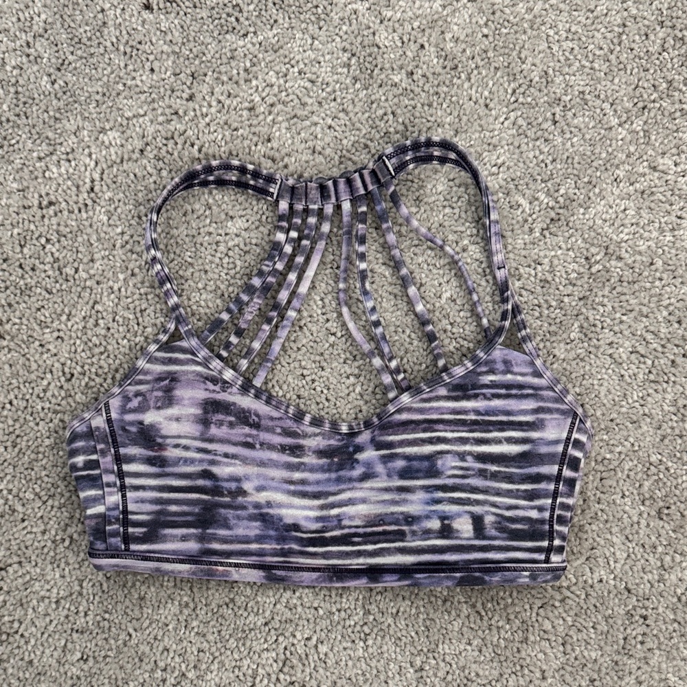 Lululemon Lighten Up Bra